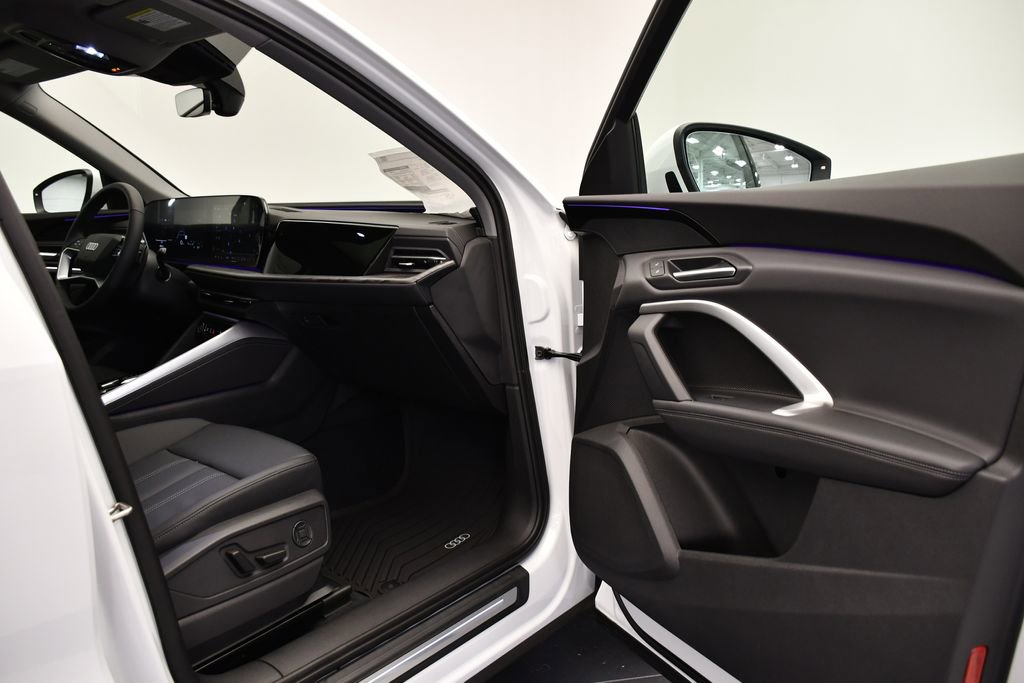 Used 2025 Audi Q5 Premium w/ Convenience Package image 46