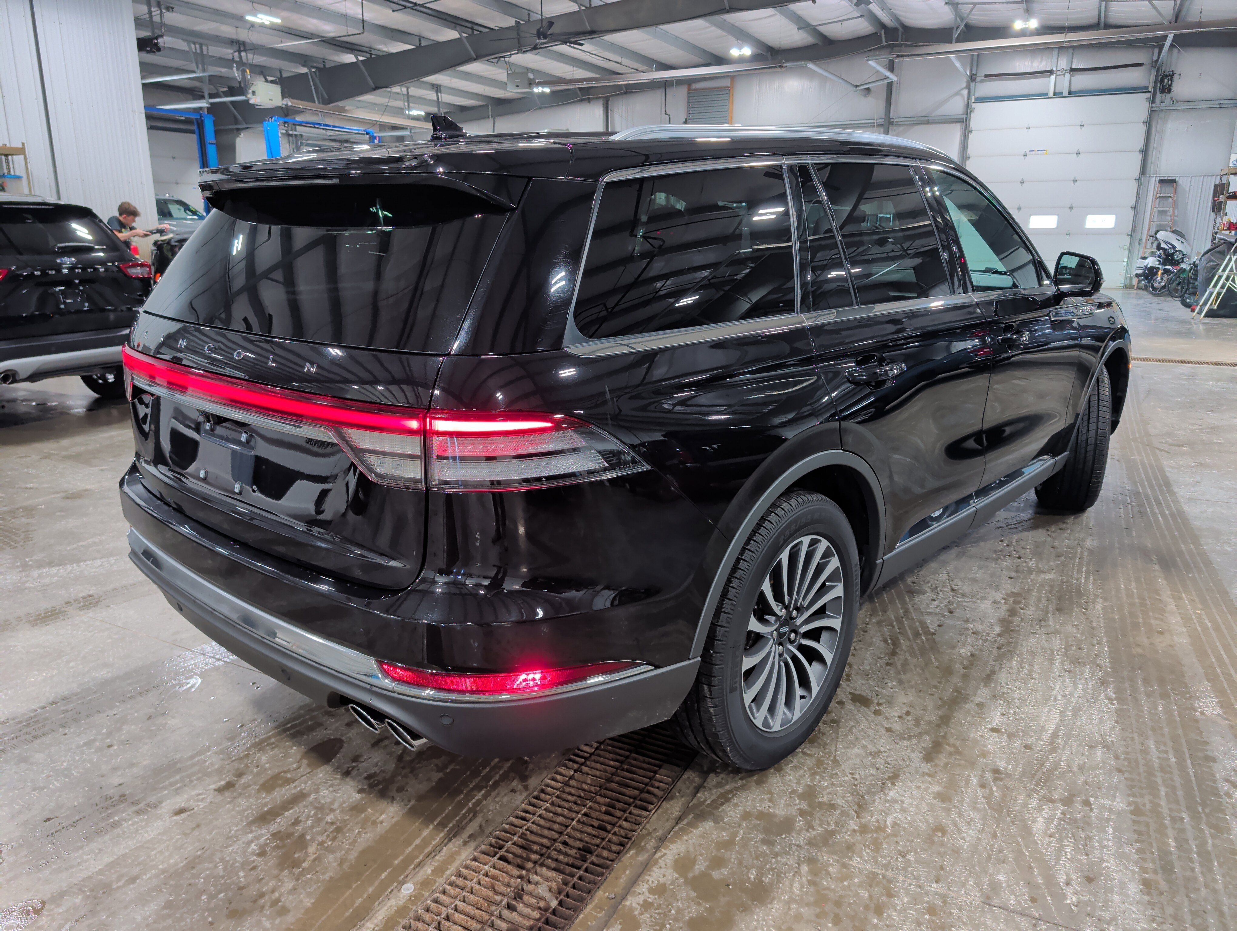 Used 2022 Lincoln Aviator Reserve w/ Elements Package Plus image 3