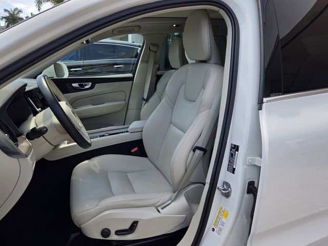 Used 2021 Volvo XC60 T5 Momentum image 14