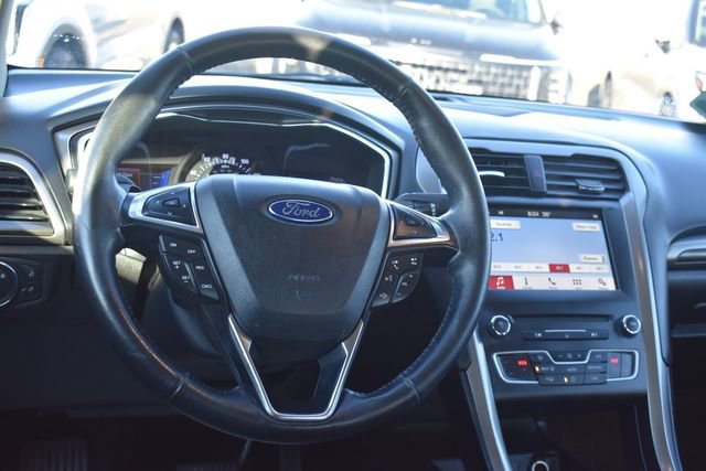 Used 2017 Ford Fusion SE w/ Fusion SE Technology Package image 18