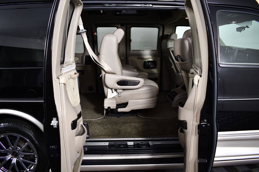 Used 2013 GMC Savana 1500 AWD image 36