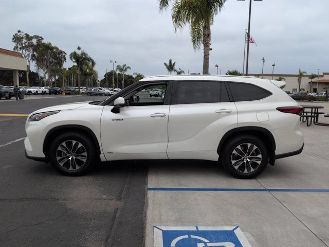 Used 2020 Toyota Highlander XLE AWD/4WD image 8