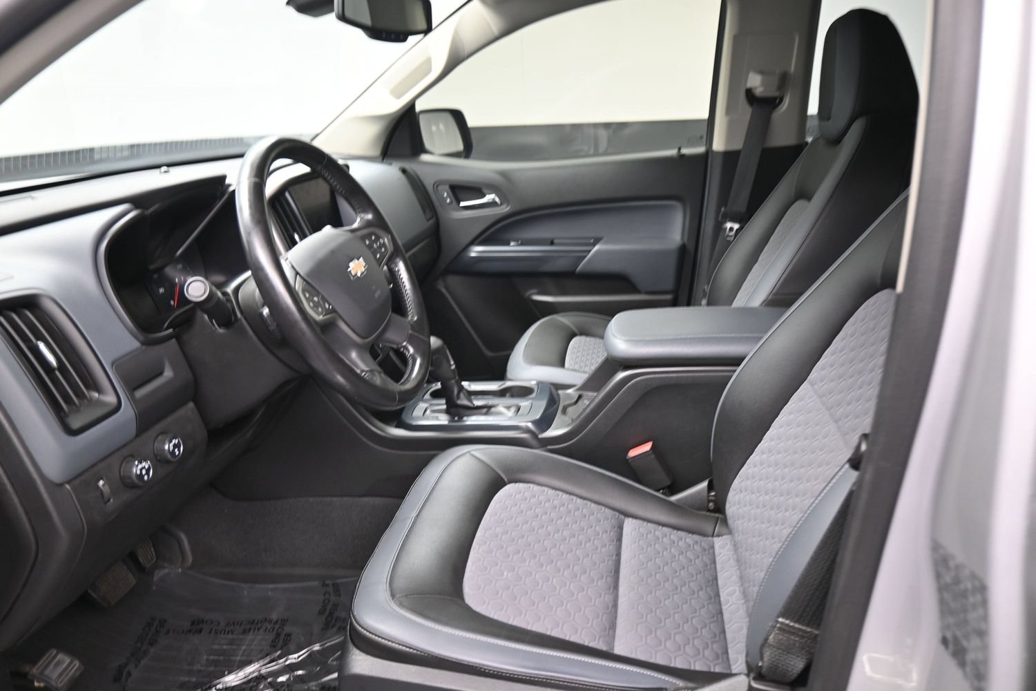 Used 2020 Chevrolet Colorado Z71 AWD/4WD image 17