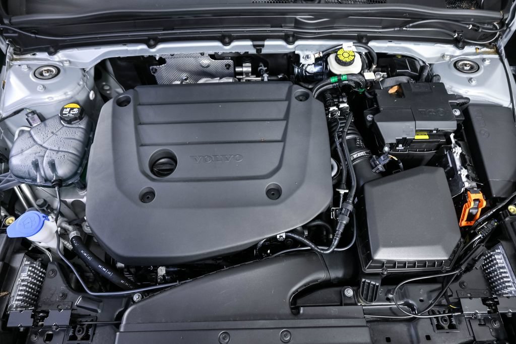Certified 2026 Volvo XC40 B5 Plus AWD/4WD image 35