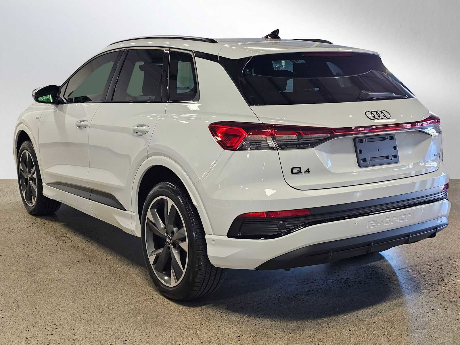 Used 2024 Audi Q4 e-tron Premium Plus image 5
