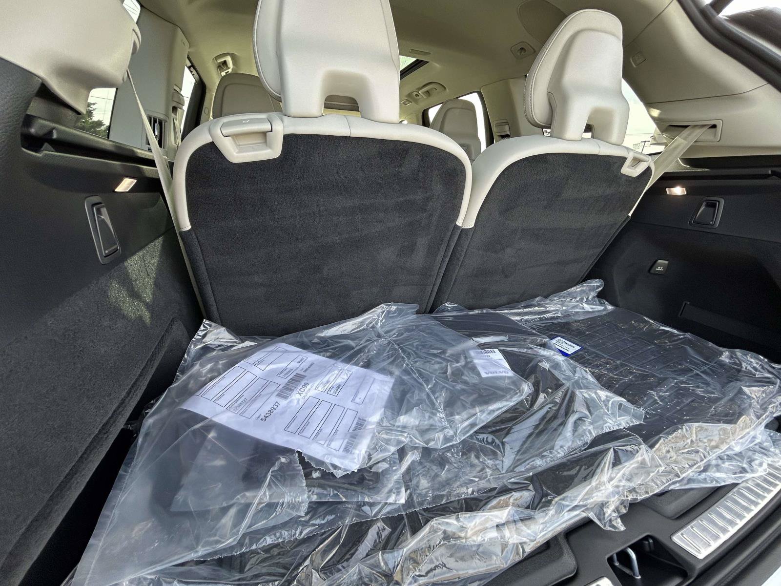New 2026 Volvo XC90 B6 Ultra w/ Protection Package AWD/4WD image 18