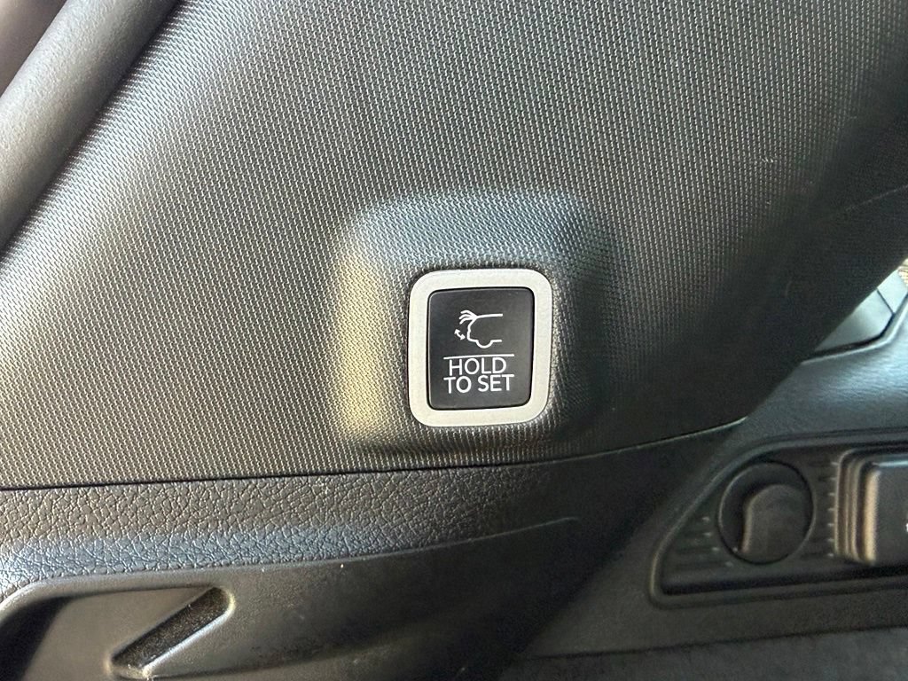 Used 2023 Jeep Grand Cherokee Summit w/ Advanced Protech Group IV AWD/4WD image 37
