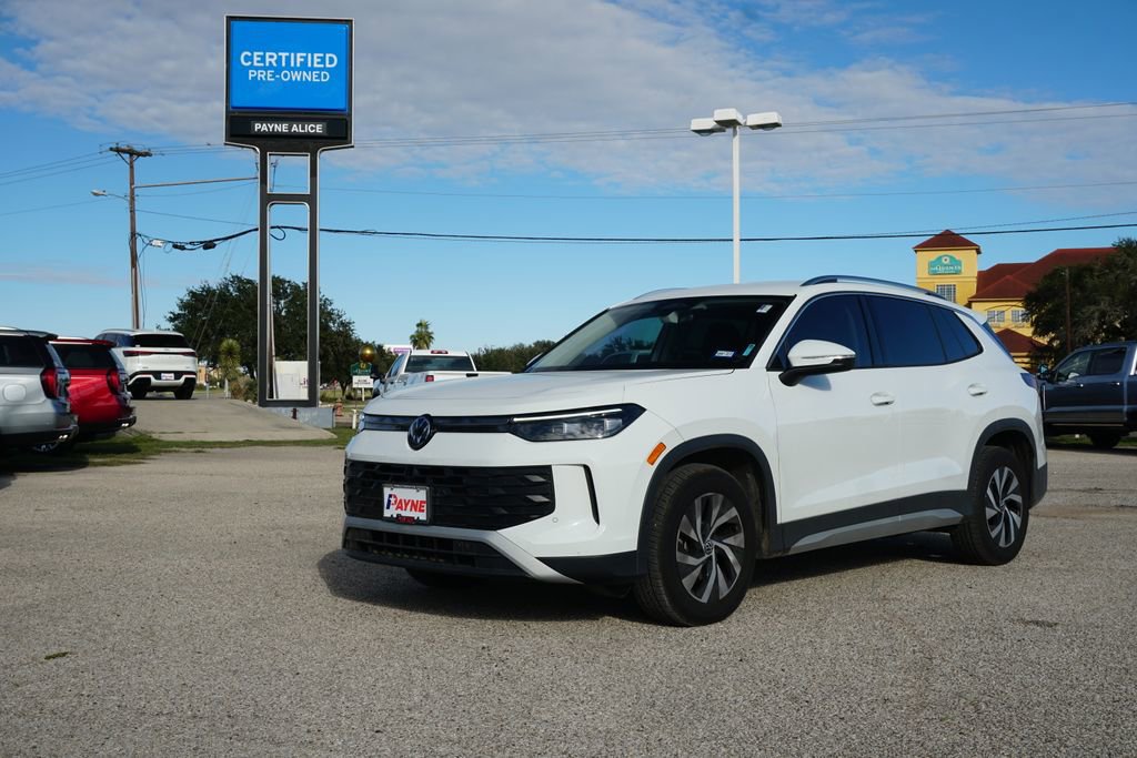Used 2025 Volkswagen Tiguan S image 1