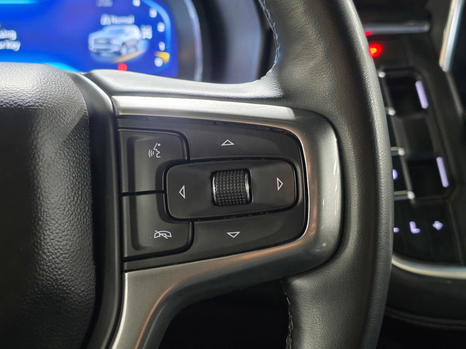 Used 2023 Chevrolet Tahoe Z71 AWD/4WD image 34