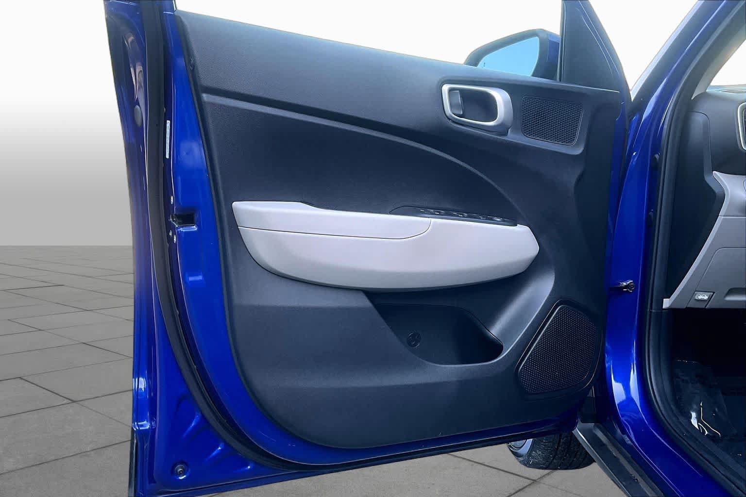 Used 2024 Hyundai Venue SEL FWD image 22