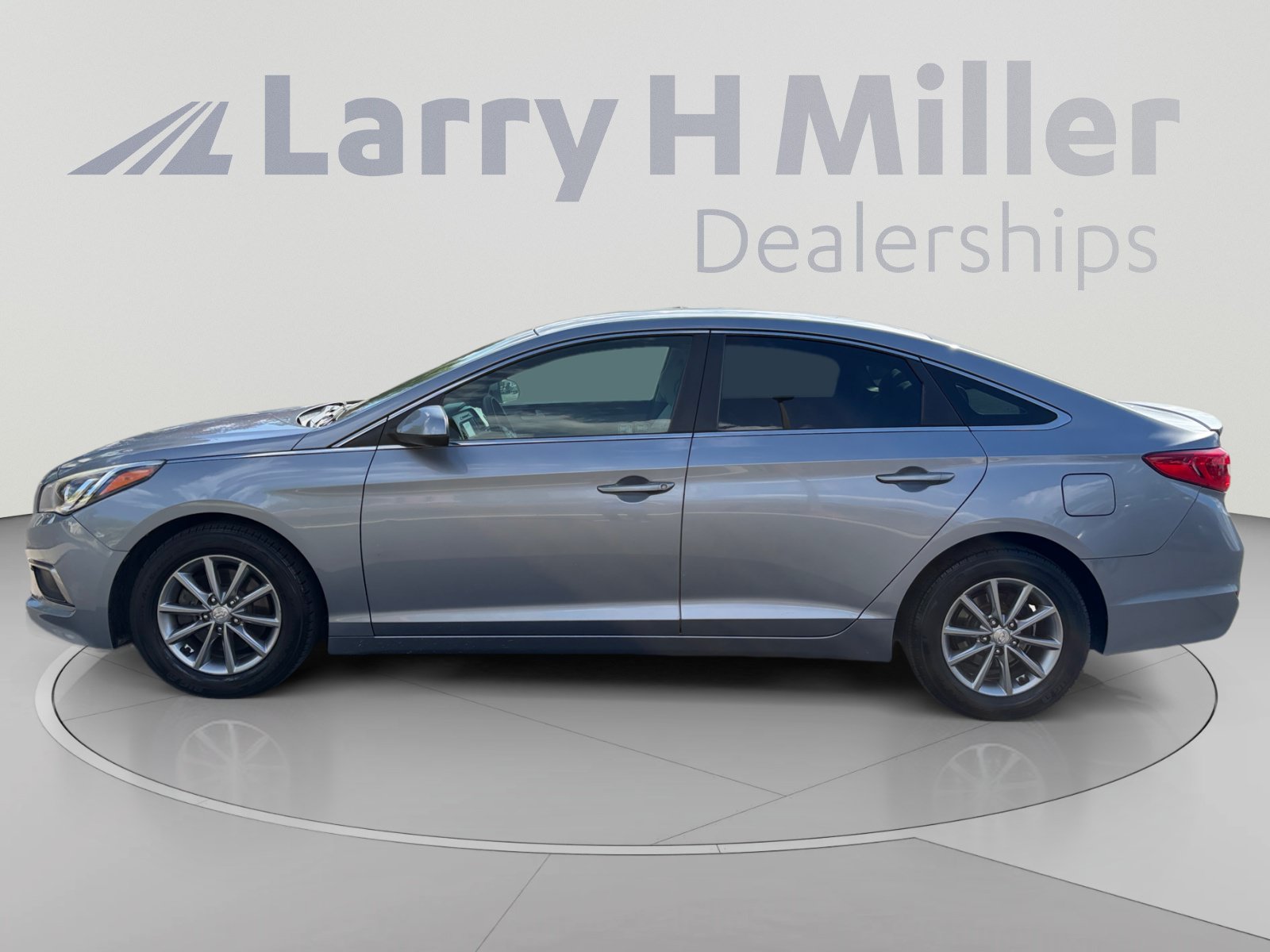 Used 2016 Hyundai Sonata SE FWD image 2