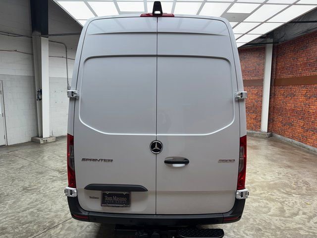 Used 2024 Mercedes-Benz Sprinter 2500 image 4