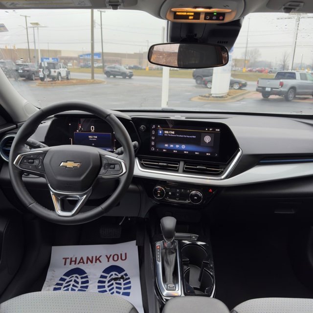 Used 2025 Chevrolet Trax LT w/ LT Convenience Package image 14