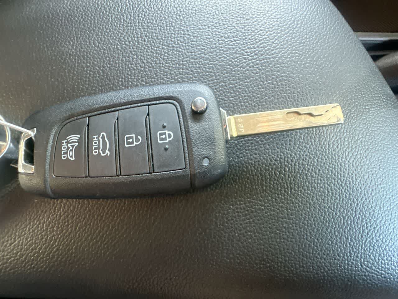 Used 2026 Hyundai Elantra SE FWD image 28