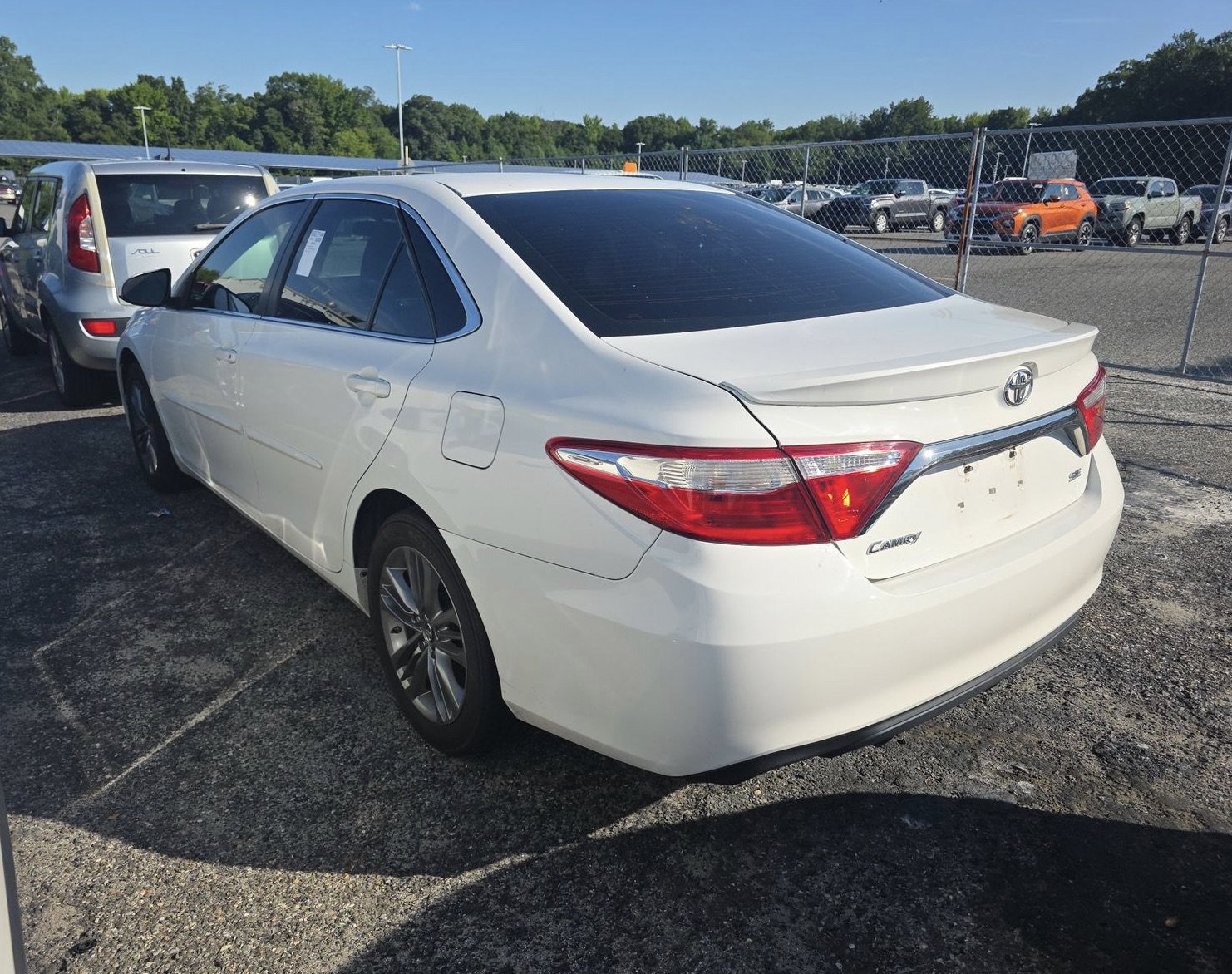 Used 2017 Toyota Camry SE FWD image 5