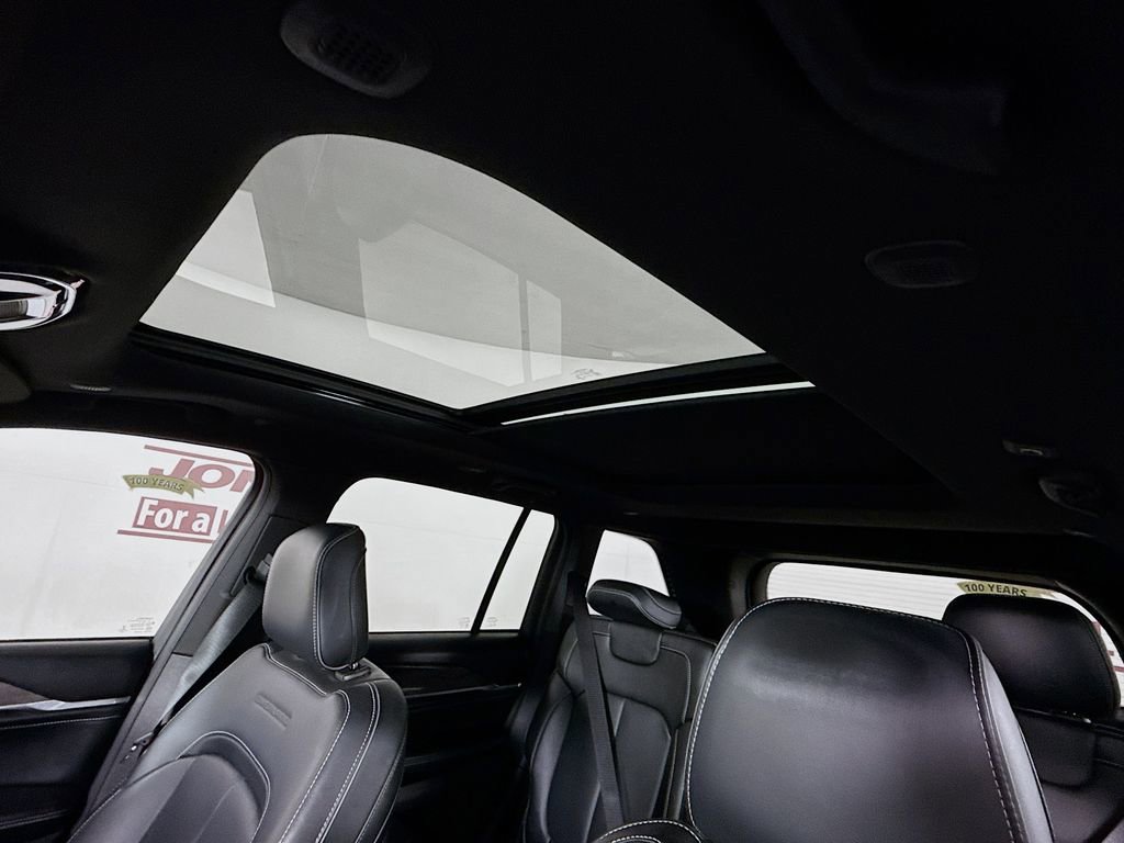 Used 2022 Jeep Grand Cherokee Overland image 11