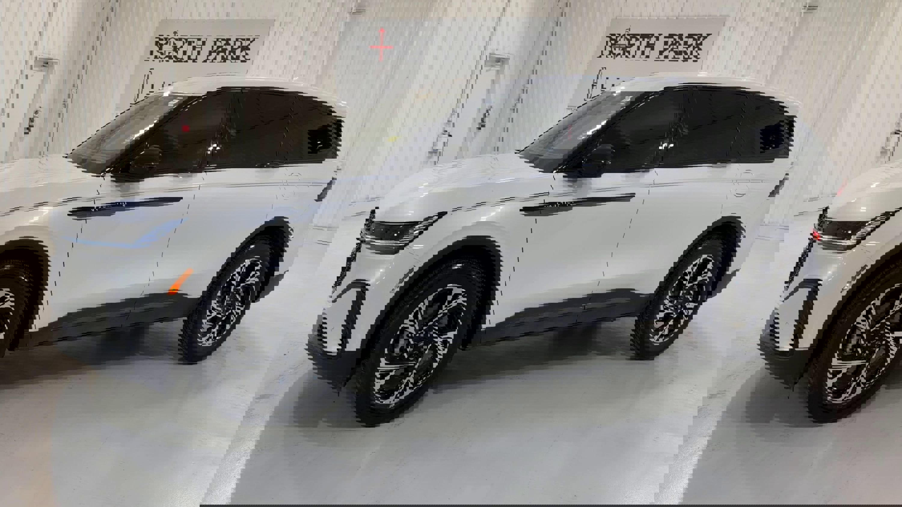 Used 2025 Lincoln Nautilus Premier w/ Jet Appearance Package image 6