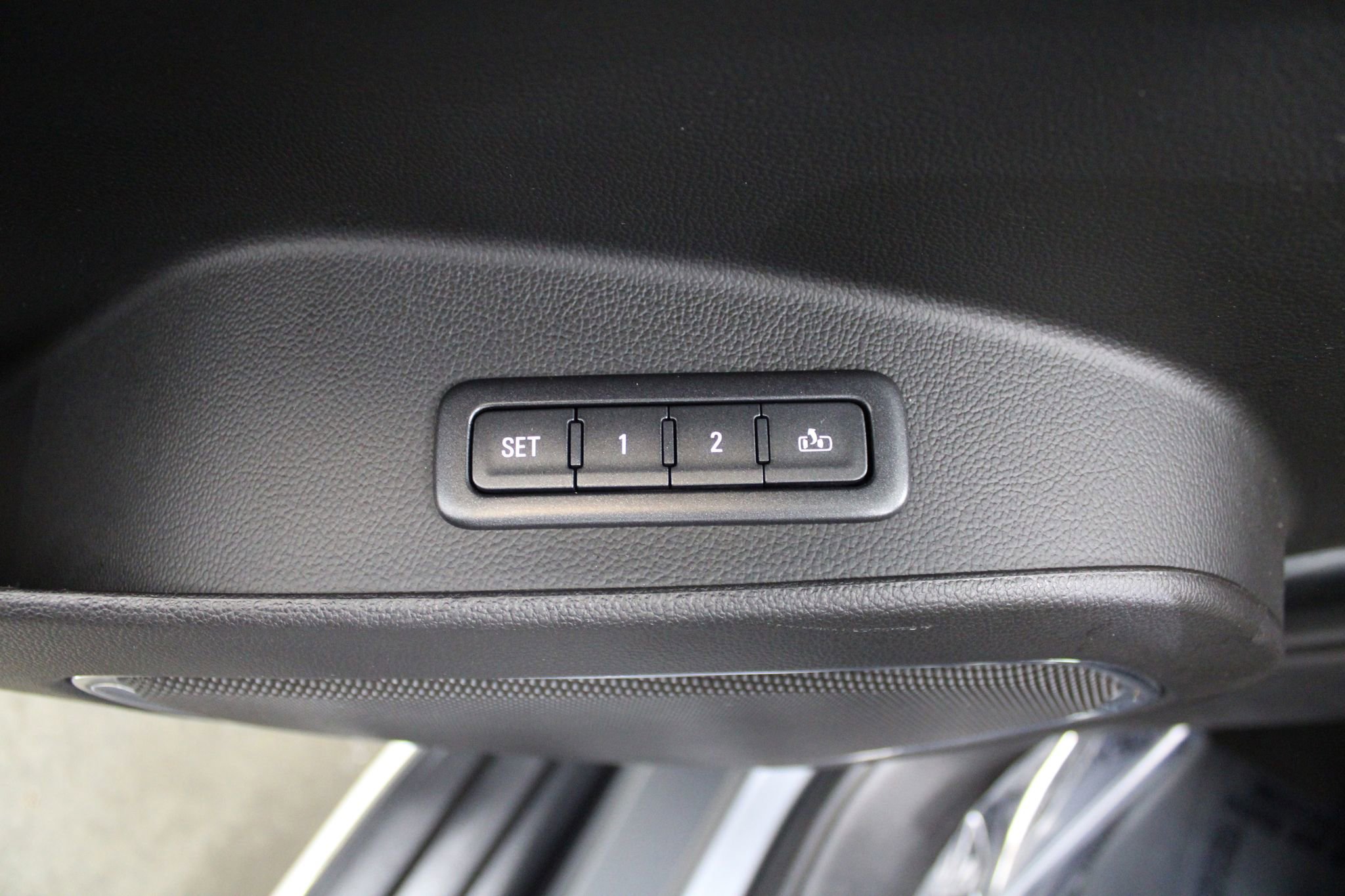 Used 2018 GMC Yukon SLT image 13