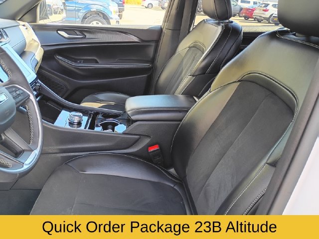 Used 2023 Jeep Grand Cherokee L Laredo AWD/4WD image 12