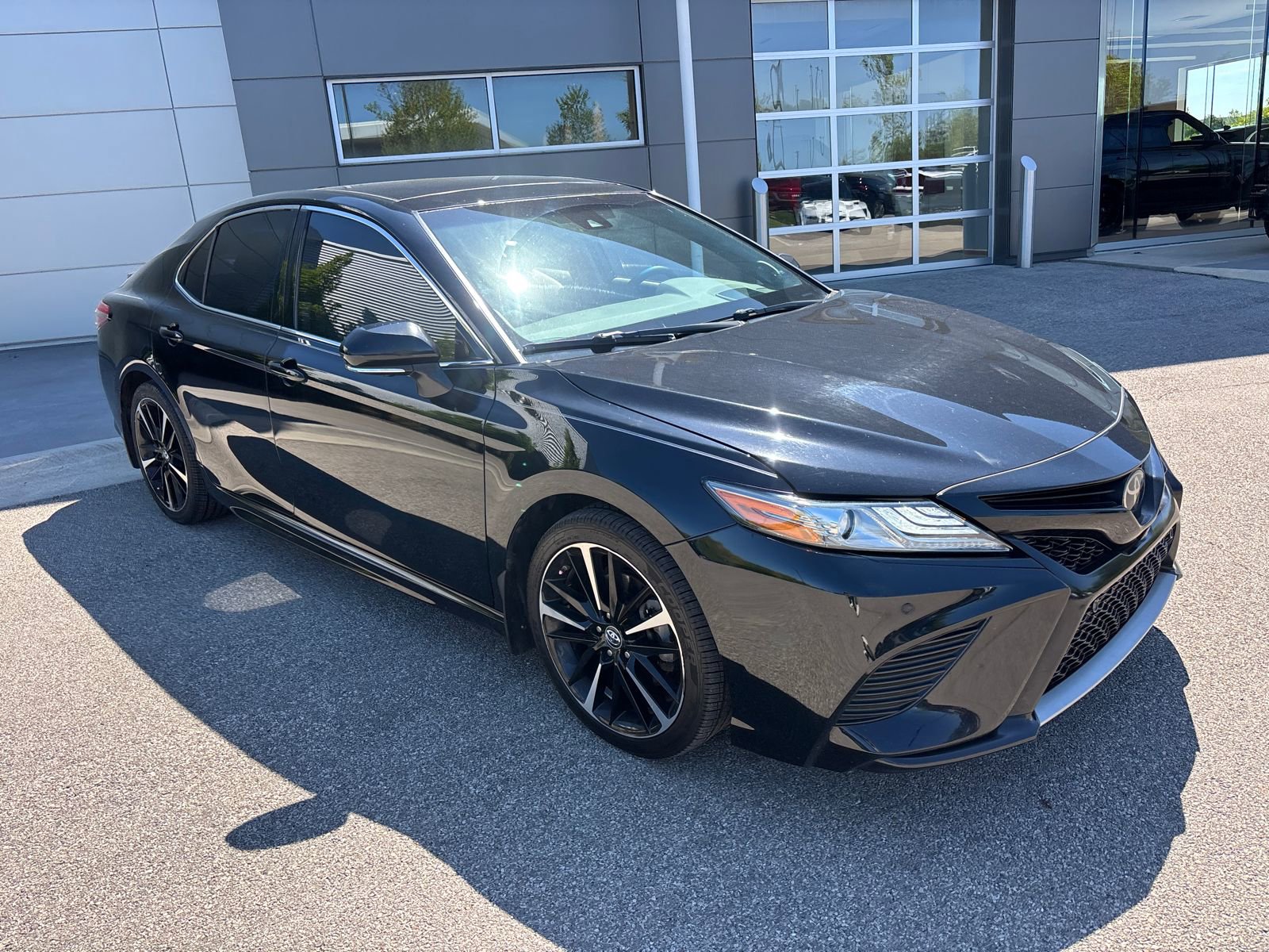 Used 2018 Toyota Camry XSE w/ Audio Package FWD image 3