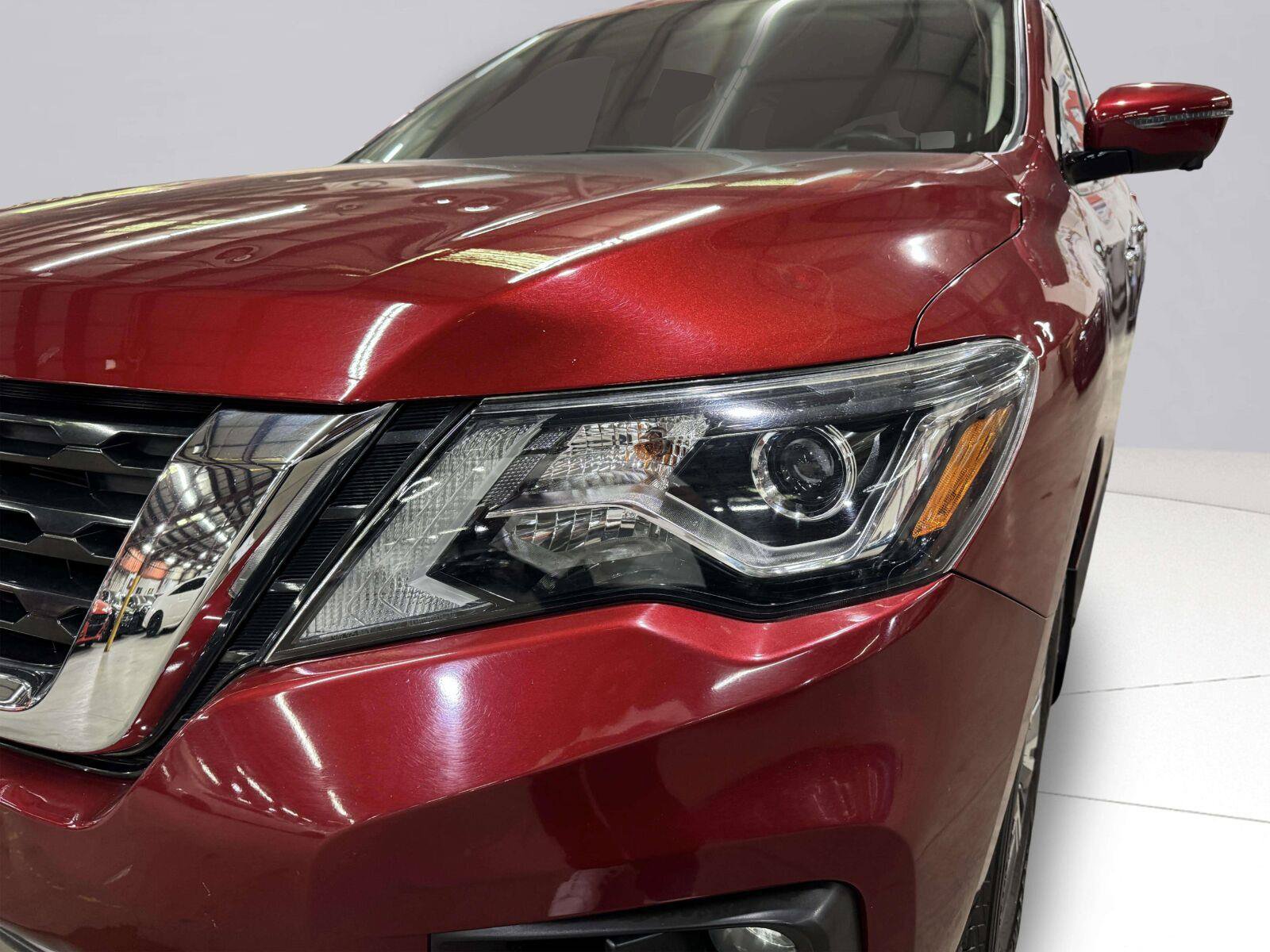 Used 2019 Nissan Pathfinder SL FWD image 11