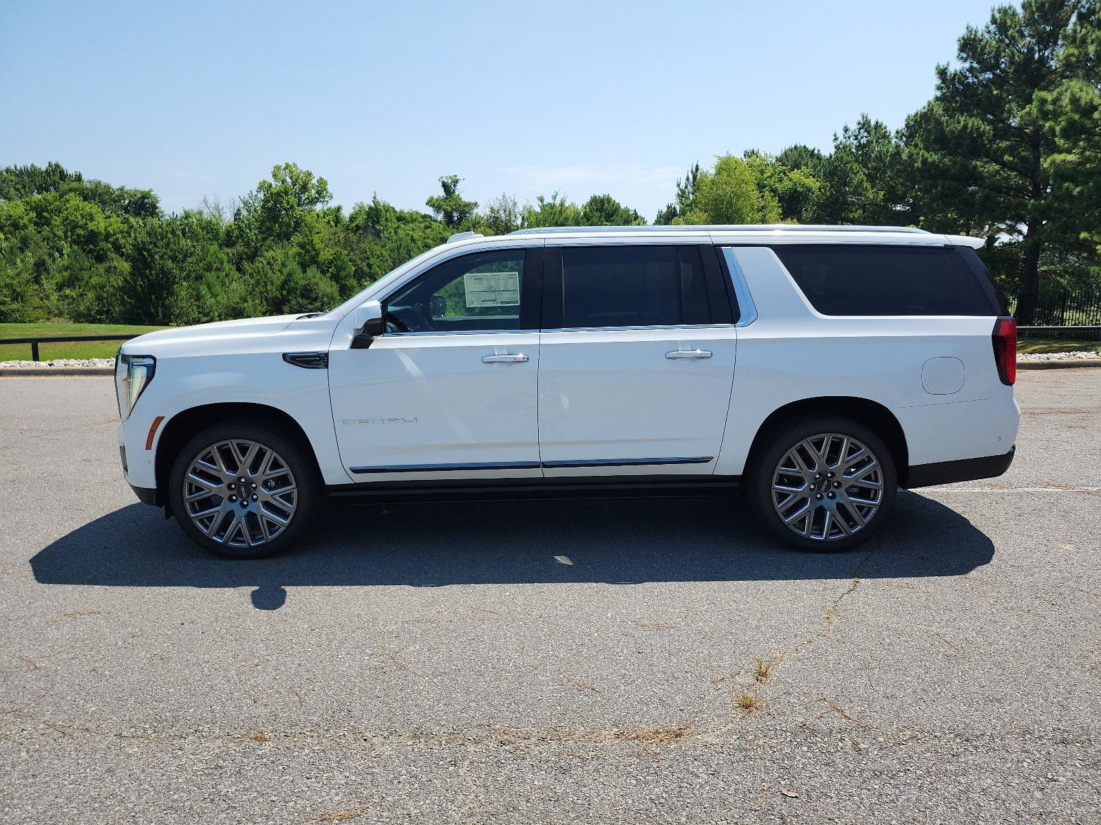 New 2026 GMC Yukon XL Denali Ultimate AWD/4WD image 2