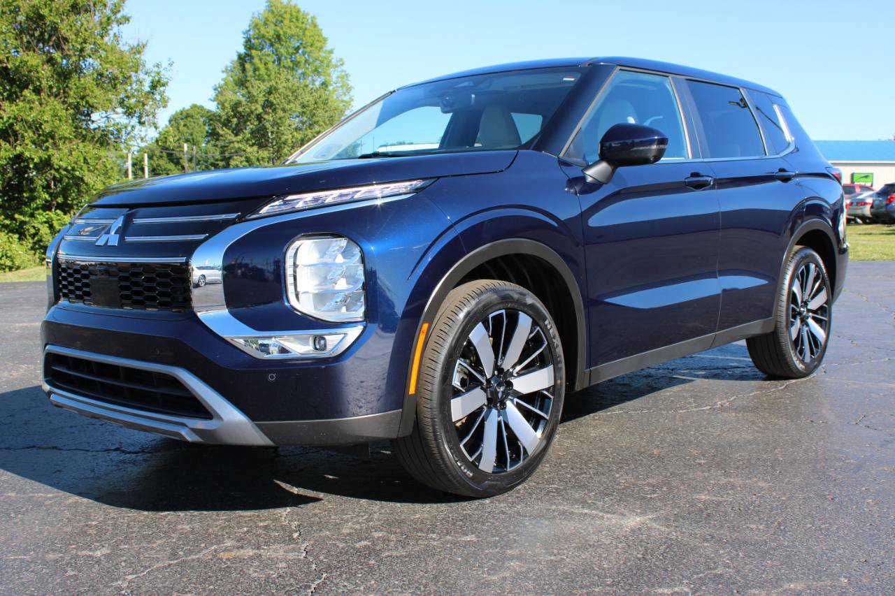 Used 2025 Mitsubishi Outlander SE FWD image 13