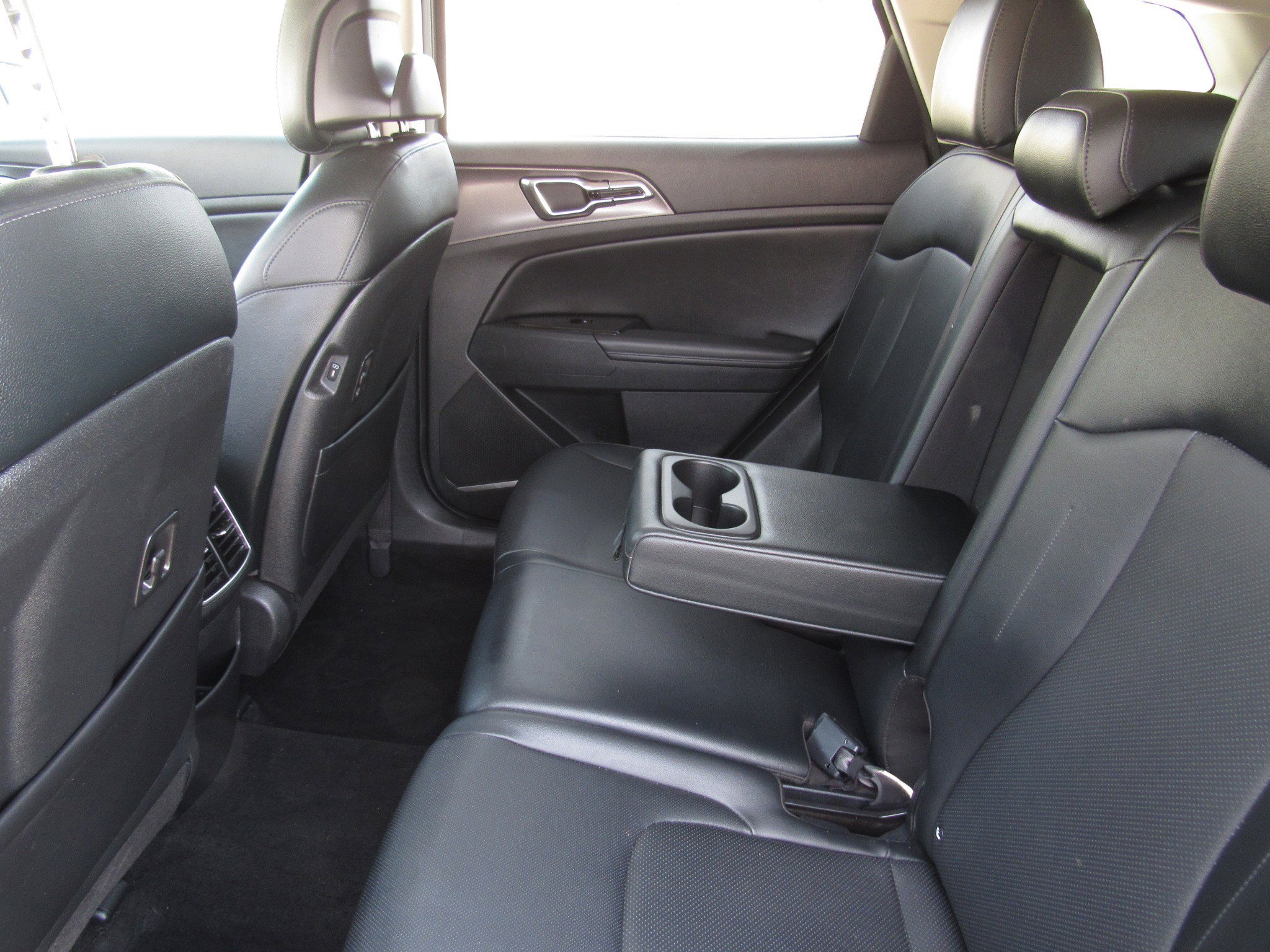 Used 2024 Kia Sportage SX image 16