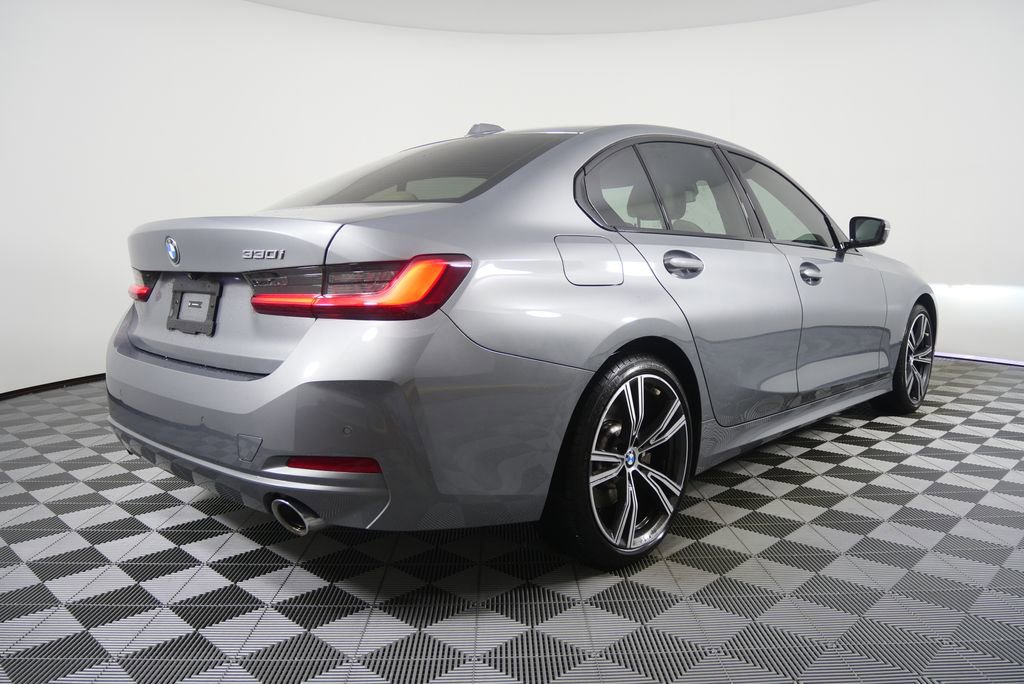 Used 2023 BMW 330i Sedan w/ Premium Package RWD image 3