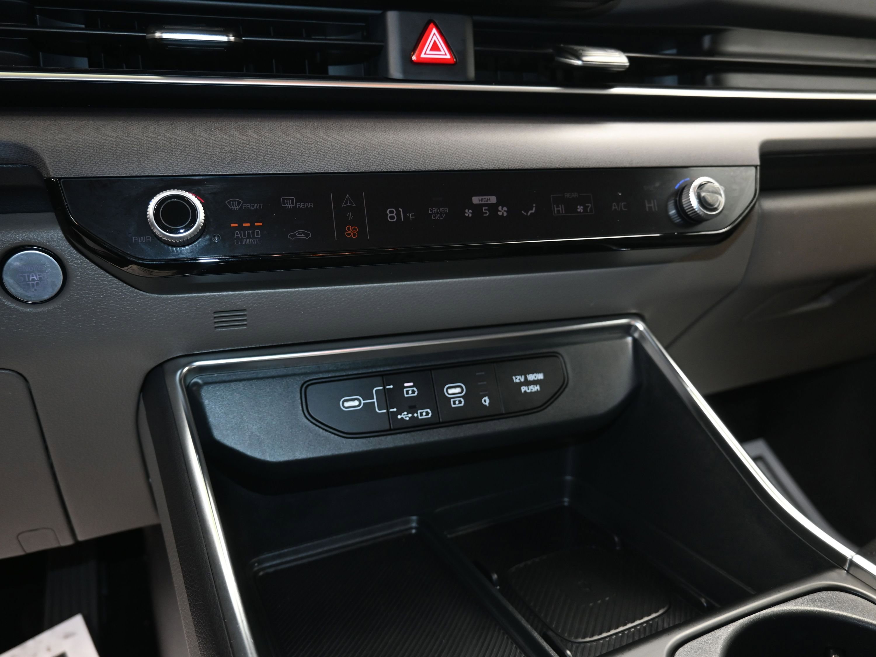 Used 2025 Kia Carnival EX image 22