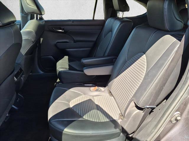 Used 2021 Toyota Highlander XSE FWD image 20