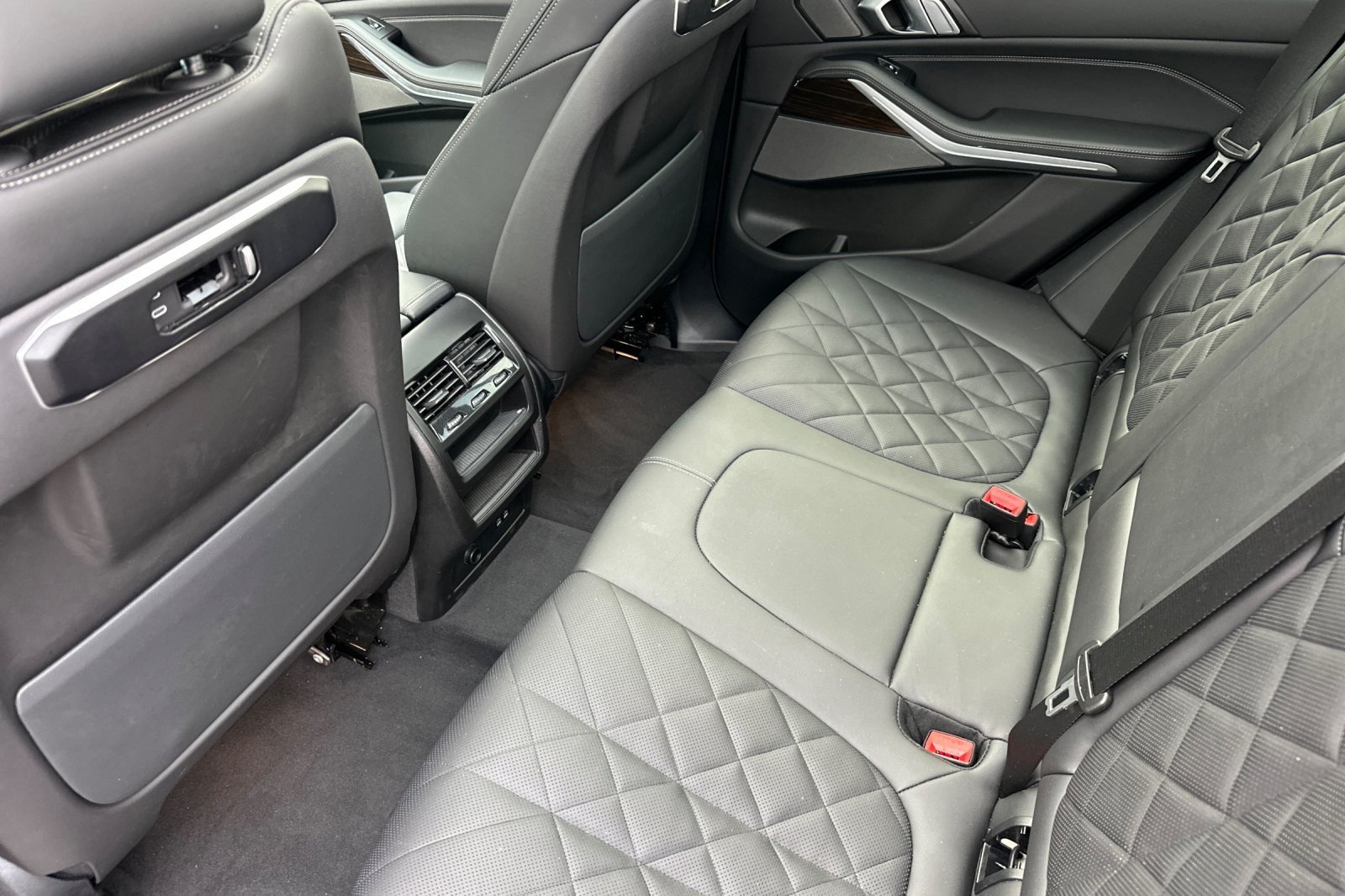 Used 2024 BMW X5 xDrive40i w/ M Sport Package AWD/4WD image 11