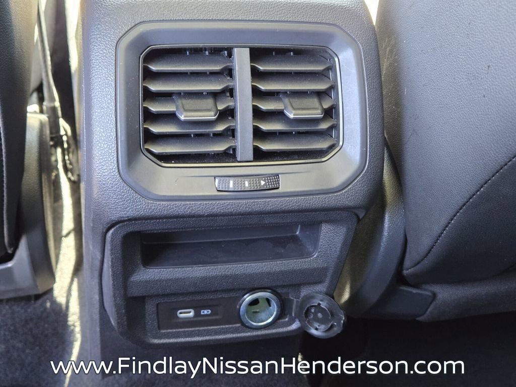 Used 2023 Volkswagen Tiguan SE w/ Panoramic Sunroof Package FWD image 13
