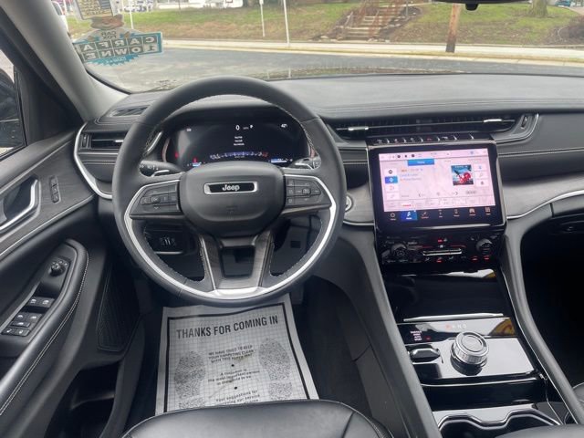 Used 2023 Jeep Grand Cherokee Limited w/ Black Appearance Package image 15