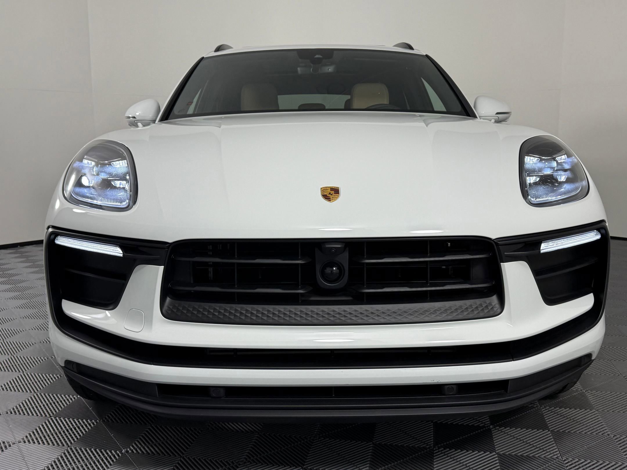 Certified 2026 Porsche Macan AWD/4WD image 6