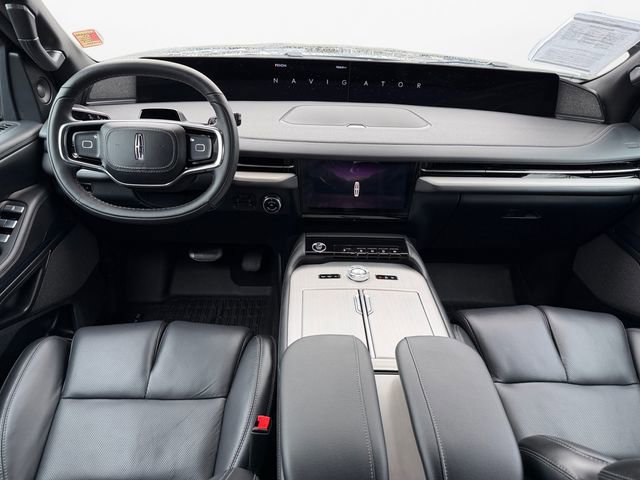 Used 2025 Lincoln Navigator Reserve w/ Jet Appearance Package image 10