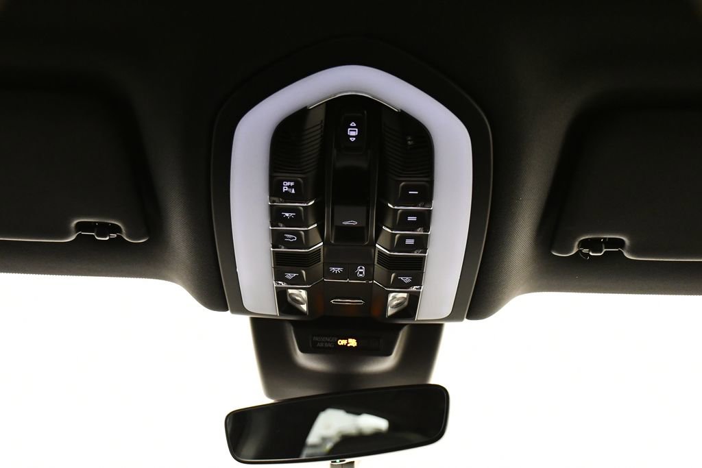 Used 2025 Porsche Macan image 34