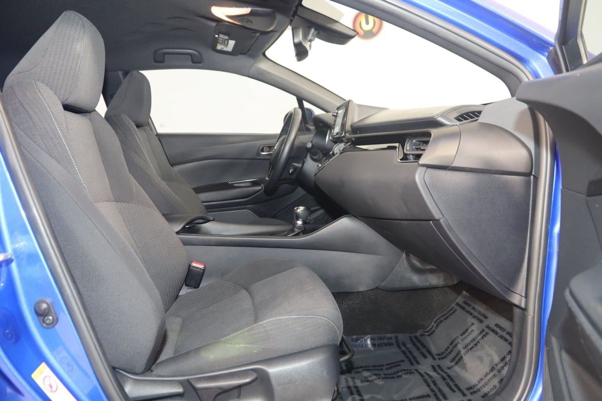 Used 2018 Toyota C-HR XLE FWD image 11