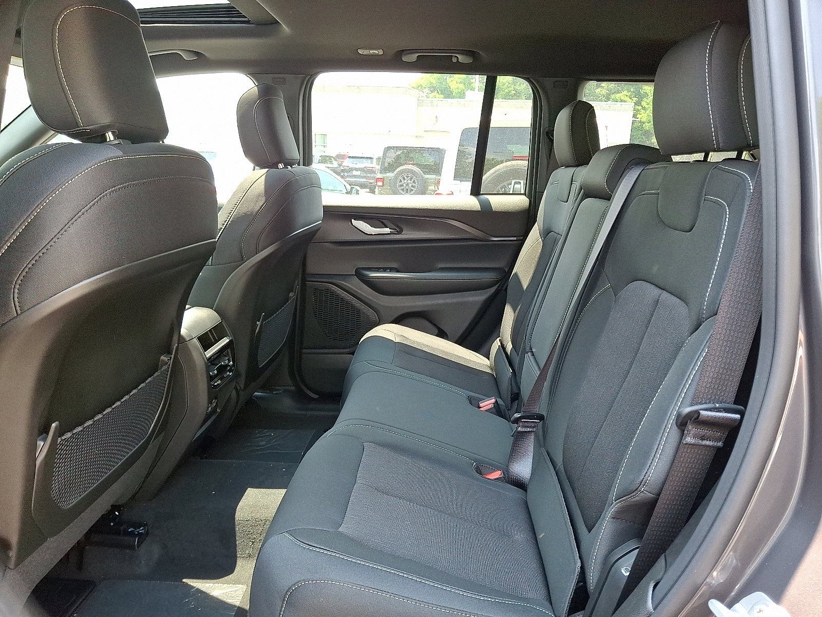 Certified 2025 Jeep Grand Cherokee Laredo X w/ Luxury Tech Group I image 10