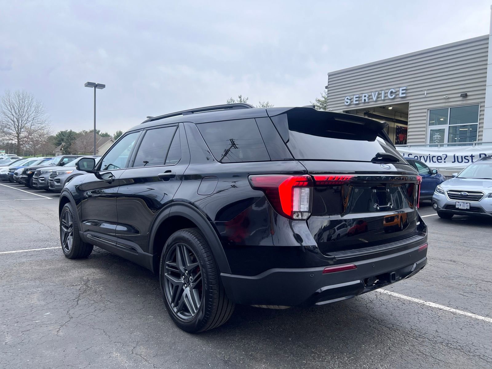 Used 2025 Ford Explorer ST-Line w/ Premium Package AWD/4WD image 6