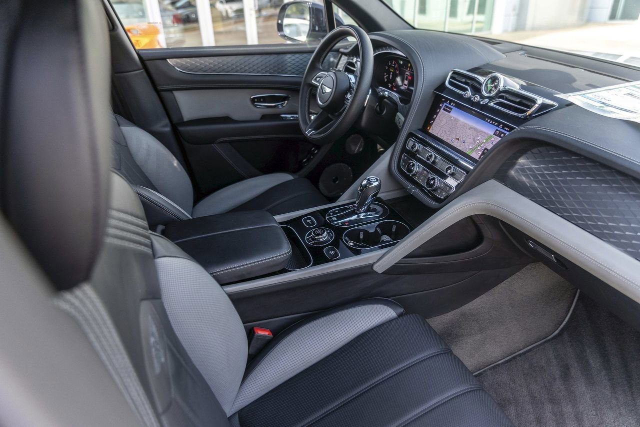 Used 2025 Bentley Bentayga AWD/4WD image 59