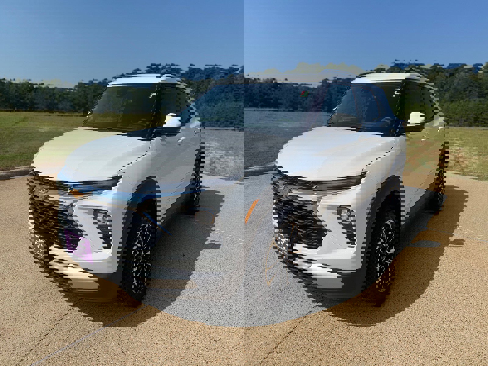 Used 2024 Chevrolet TrailBlazer LT w/ Driver Confidence Package image 1