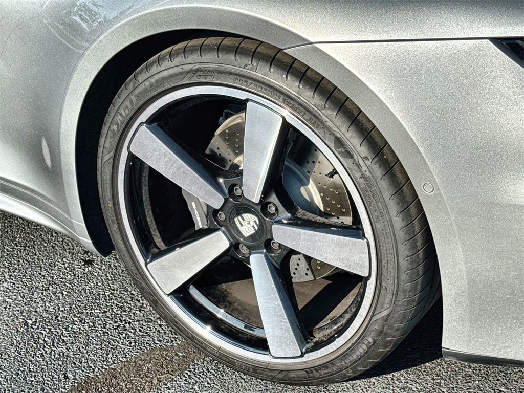 Used 2025 Porsche 911 Carrera image 11