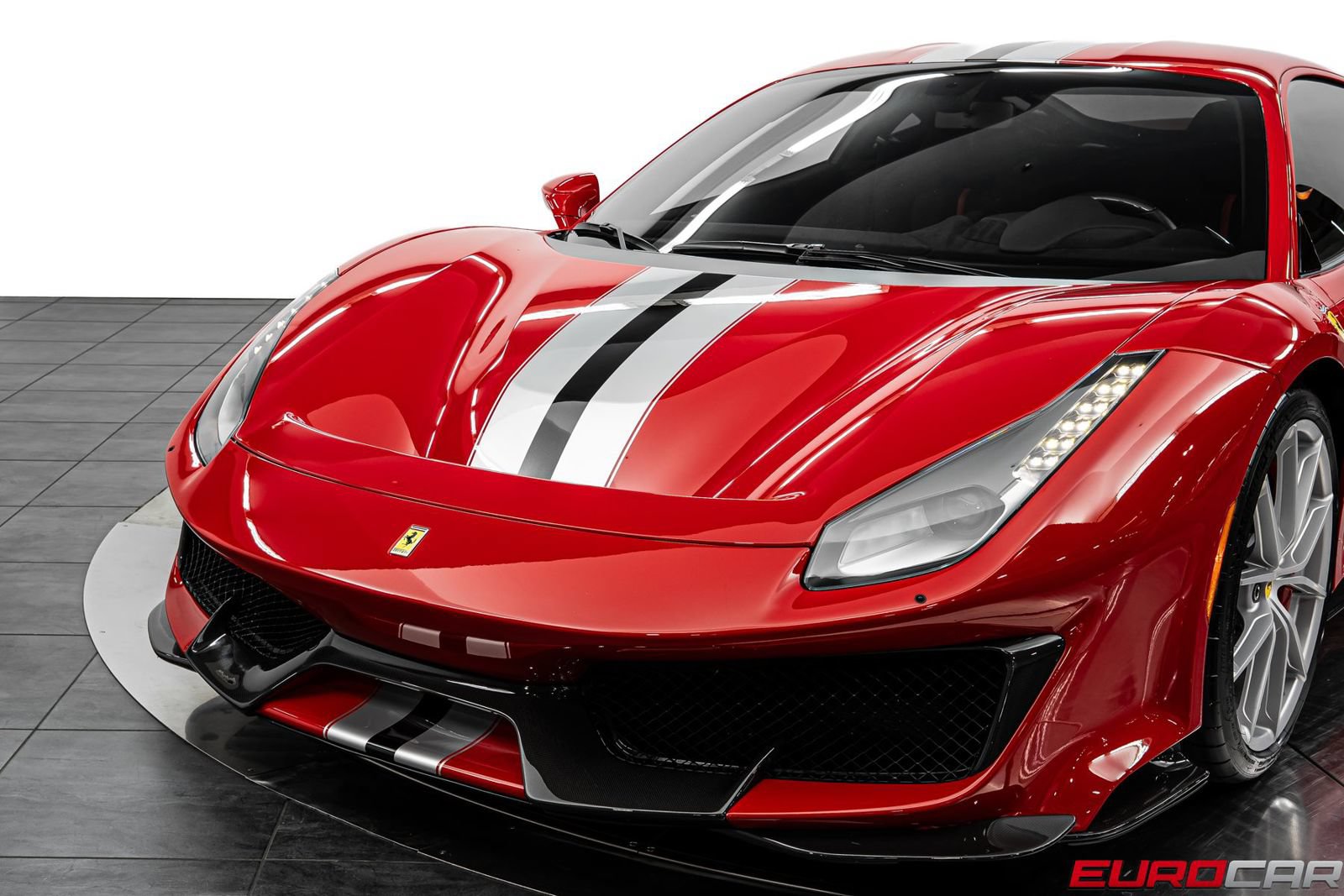 Used 2019 Ferrari 488 Pista Coupe RWD image 17