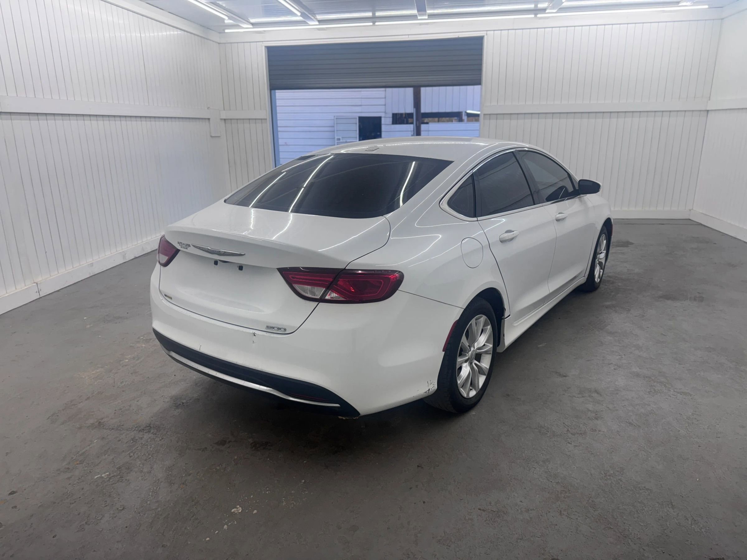 Used 2015 Chrysler 200 Limited w/ Convenience Group image 5