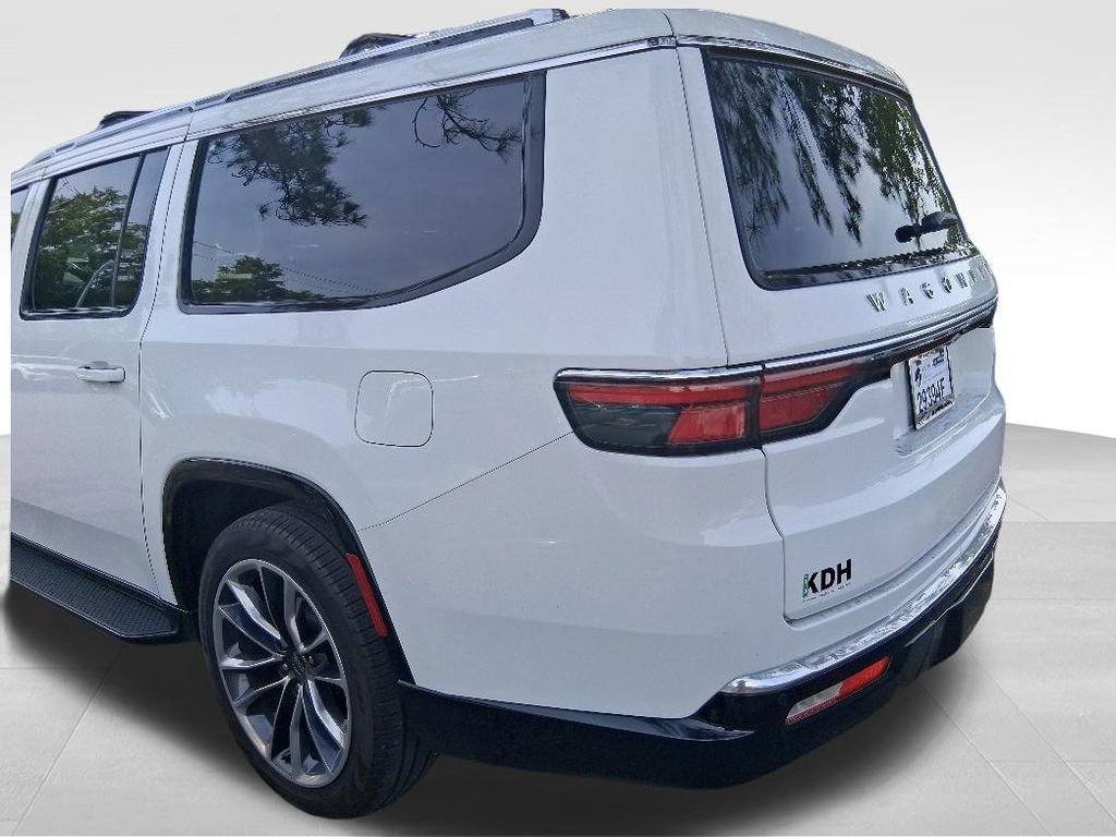 Used 2024 Jeep Wagoneer L Series II w/ Premium Group I AWD/4WD image 17