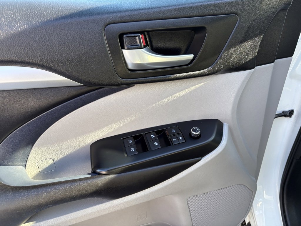 Used 2017 Toyota Highlander XLE image 24