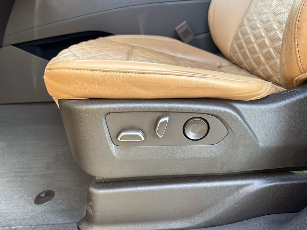 Certified 2022 Cadillac Escalade ESV Premium Luxury w/ Performance Package image 20