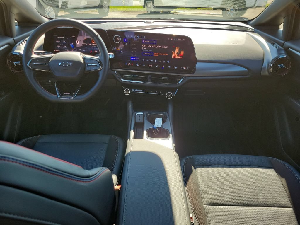 Certified 2024 Chevrolet Equinox EV RS FWD image 12