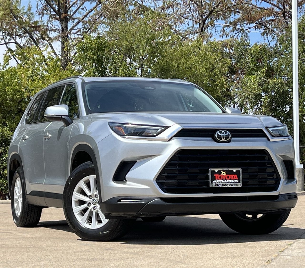 Used 2026 Toyota Grand Highlander FWD image 2